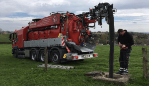 Wasseraufbereitungswagen mit Wasserrecycling zur Instandhaltung von Straßen und zur Entleerung von Abwasserleitungen (Gemeinden und Provinzen)