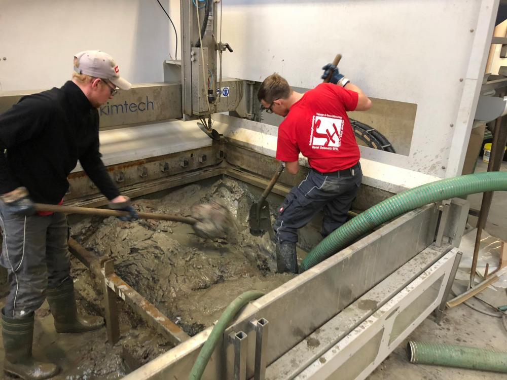 Pompage de sable provenant d'un bac de découpe au jet d'eau à Verviers