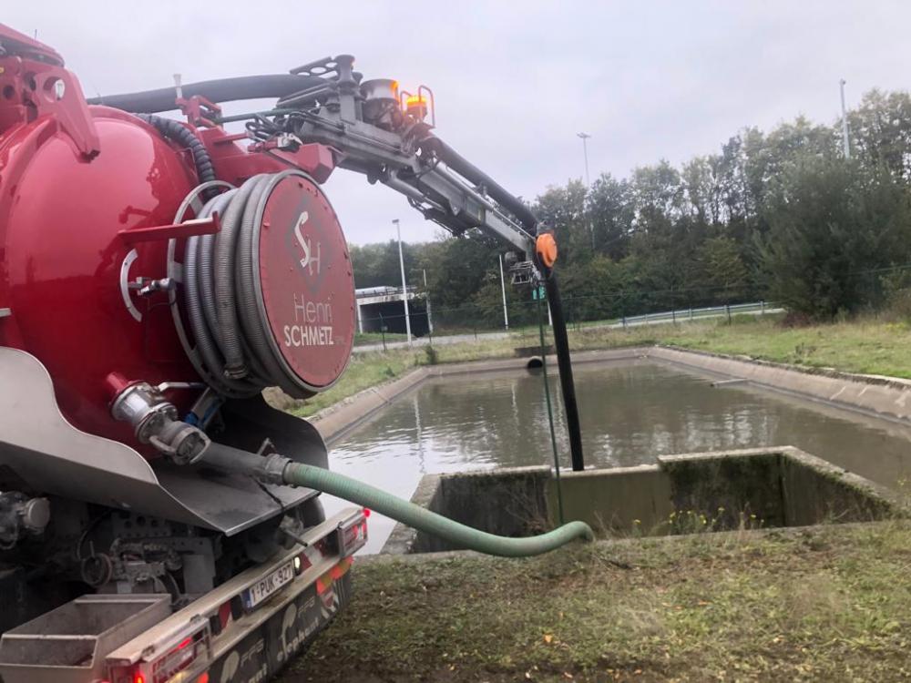 Pompage et nettoyage d'un bassin d'orage enterré